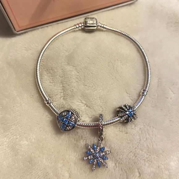 Pandora snowflake charm bracelet set brand new - Picture 2 of 2